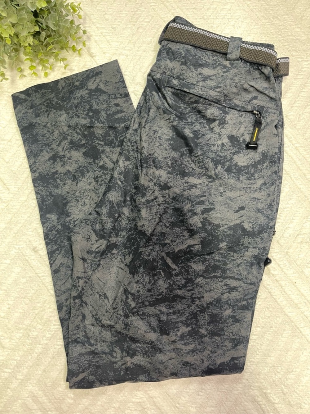 SIKAINI Outdoor Camouflage Utility Pants in Gray and Black